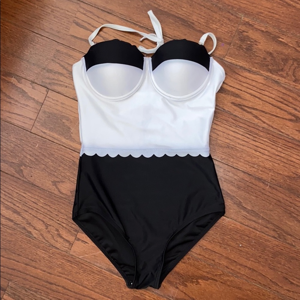 Retro Scalloped One Piece Swimsuit, Black/White